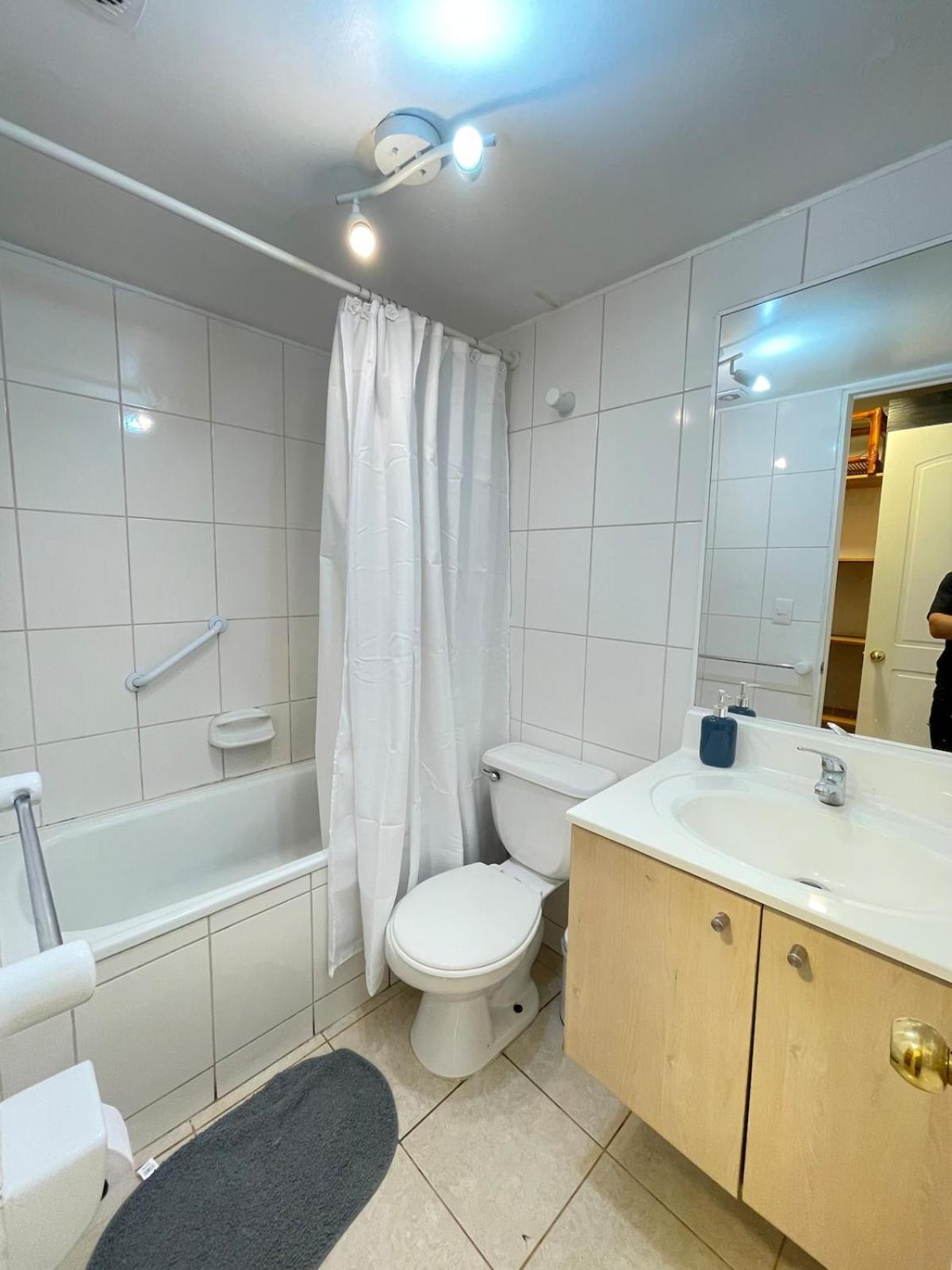 Steps From The Subway And Free Parking Apartamento *